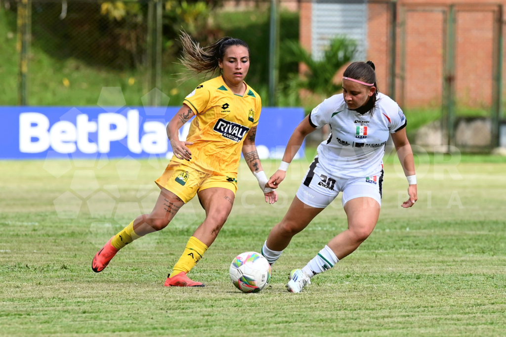 El primer encuentro entre Bucaramanga y Once Caldas en la Liga Femenina terminó en ceros. Foto: DImayor.