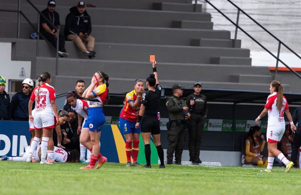 Karen Páez tarjeta roja vs Santa Fe 